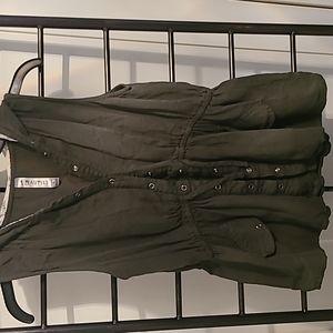 Girl's green vest with lace hood and gathered waist